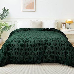Queen Size Bed Pine Tree Plush Blanket Textured Forest Green Soft Velvet Velour
